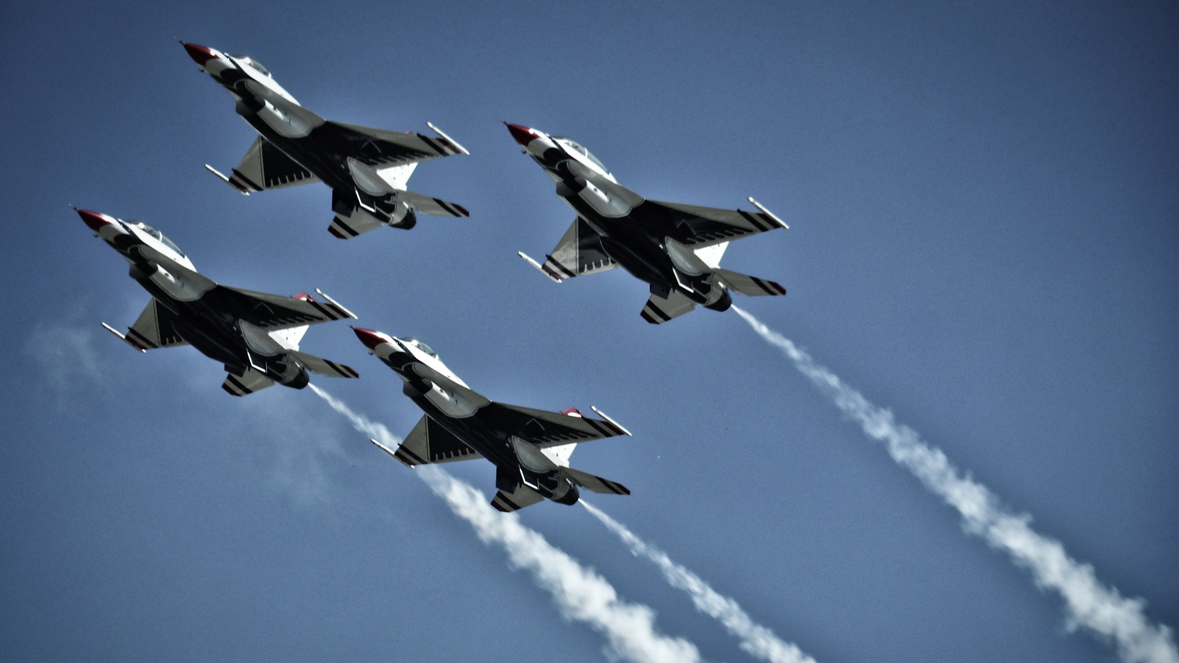 自由泳短距离韩国选手冲入前列，自由泳韩国教学视频