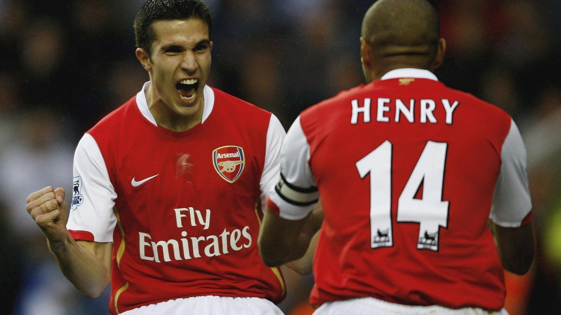 锋线核心球员跑位多样化是否扩大中场组织空间,足球锋线球员